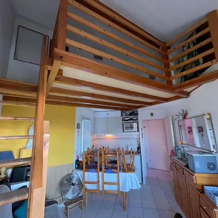 Apartment 6 Personnes